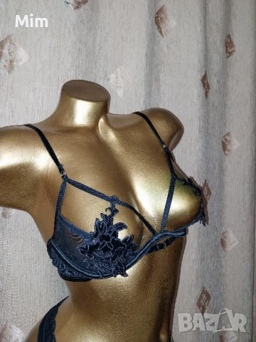 70 В Черен сутиен с бродирано цвете