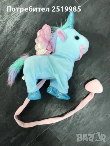 Пеещ , светещ и танцуващ еднорог