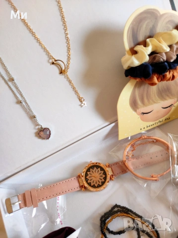 Кутия тип книга с цялото съдържание, което виждате на снимката. Кутиите са два броя, сни, снимка 5 - Подаръци за жени - 53957685