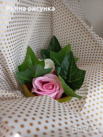 Готов букет с керамична ръчно рисувана кашпа и три броя сапунени ароматни рози , снимка 7 - Декорация за дома - 37992222