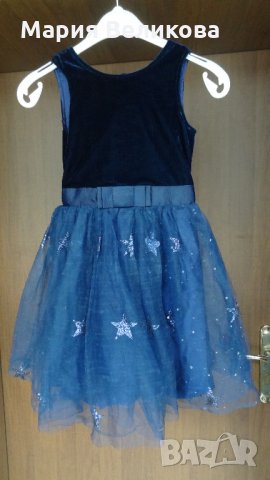 Детска рокля с ефектна тюлена част 