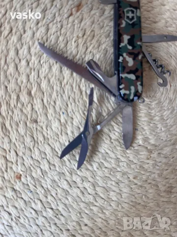 Victorinox Huntsman, снимка 2 - Ножове - 49974807