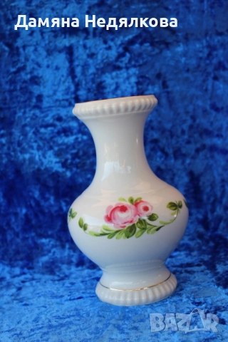 красива ръчно декорирана ваза 