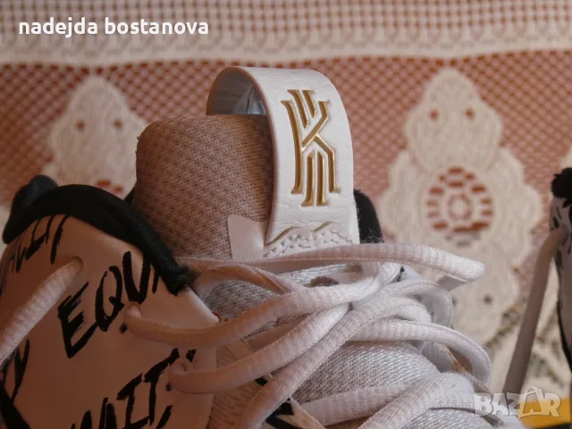 продавам баскетболни маратонки kyrie 4 BHM,номер 36, снимка 2 - Маратонки - 55901298
