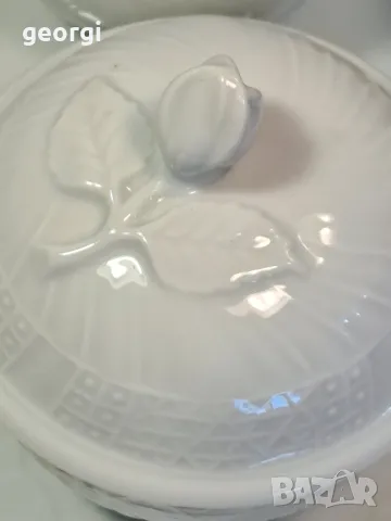 немски порцеланов чайник с поднос, захарница и латиера Hutschenreuther "Dresden" 

7/2, снимка 7 - Сервизи - 49778480