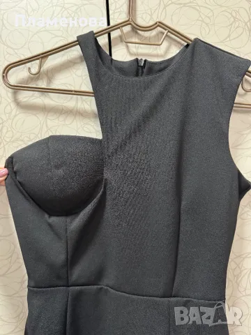 Черна рокля с подплънки и една презрамка- S размер