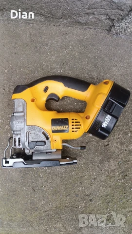 Акумулаторен прободен трион / зеге DeWalt DC330 с две батерии., снимка 2 - Други инструменти - 50464638