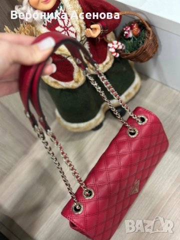 Червено бижу чанта Guess, снимка 6 - Чанти - 52541192