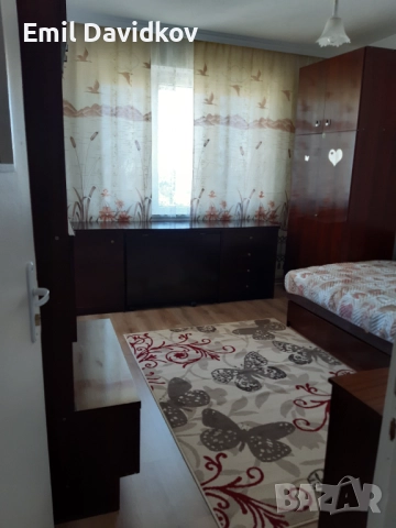 Стая за момиче