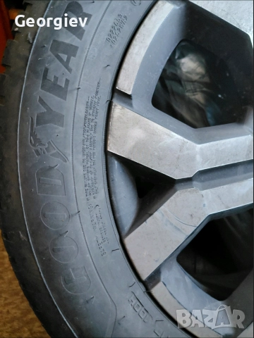 17" джанти с гуми Дачия Дъстър, снимка 2 - Гуми и джанти - 52914836