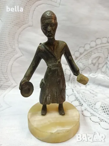 Стара масивна антикварна пластика 