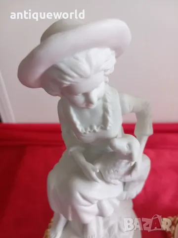CAPODEMONTE Порцеланови Статуетки Момче И Момиче, снимка 3 - Антикварни и старинни предмети - 56049187