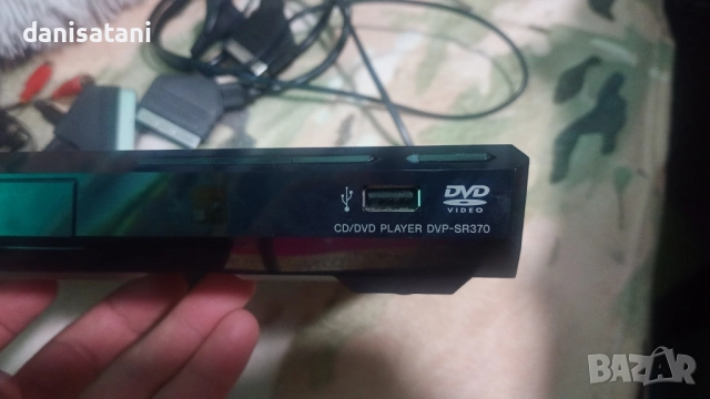 Продавам Dvd Sony + Dvd филми, снимка 2 - Плейъри, домашно кино, прожектори - 52167969