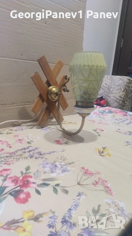 аплик за стена