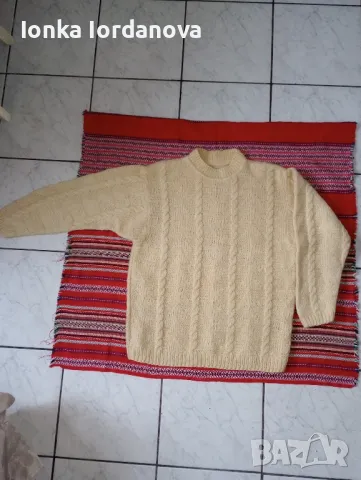 Ръчно изплетен зимен пуловер