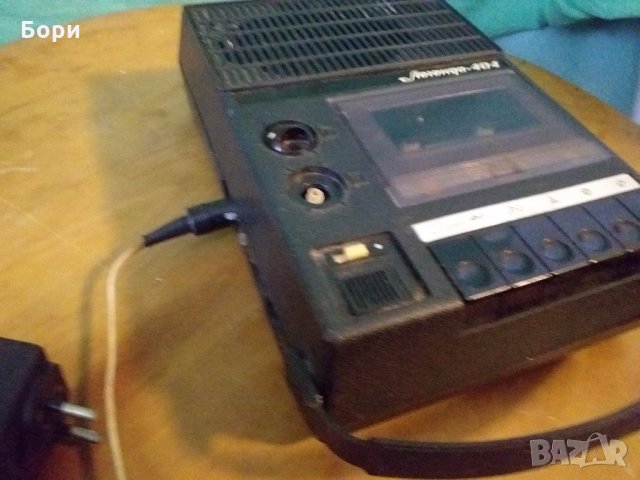 Легенда 404 Касетофон, снимка 3 - Радиокасетофони, транзистори - 31724020