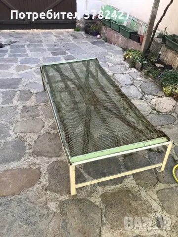 Единично легло с пружина