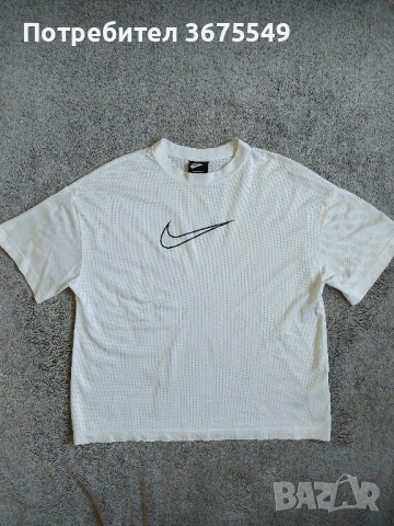 Дамска перфорирана тениска Nike - размер L, снимка 2 - Тениски - 52293592