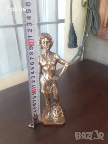 Невероятна стара бронзова статуетка фигура - Давид и Голиат, снимка 5 - Антикварни и старинни предмети - 53276971