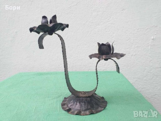 Метален свещник