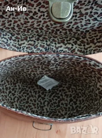 Ефектна ,неизползвана чантичка, снимка 2 - Чанти - 49072338