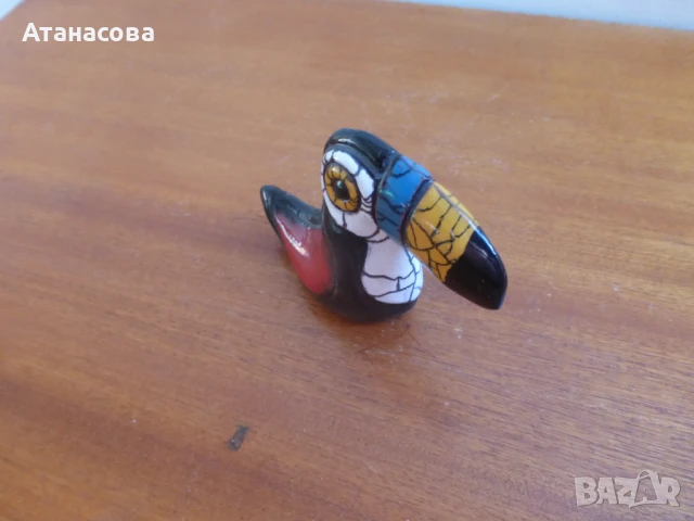 Колекционерска керамична фигура птица Тукан Бразилия, снимка 4 - Декорация за дома - 50966210