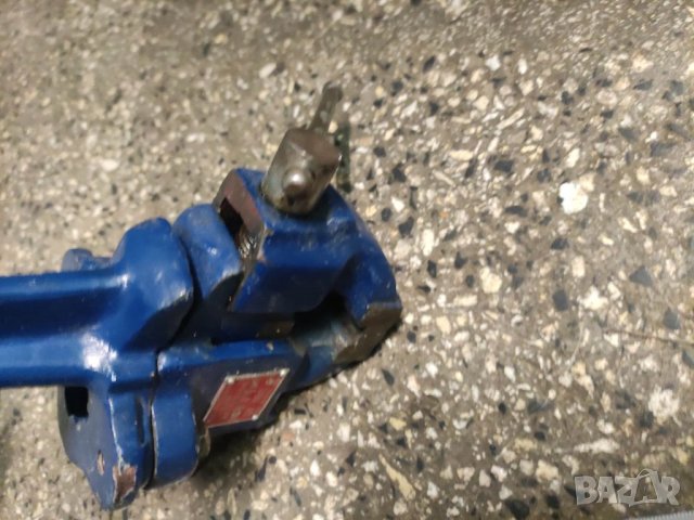 Продавам малко китайско менгеме Table Vice The Peoples Republic Of China Swordfish Brand, снимка 3 - Менгемета - 39109069