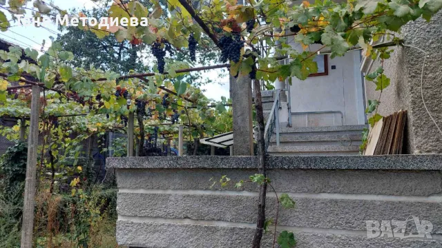 Масивна двуетажна къща 148м2, селскостопански постройки и двор 1126м2 с. Слатина 25км от Карлово, снимка 9 - Къщи - 50151884