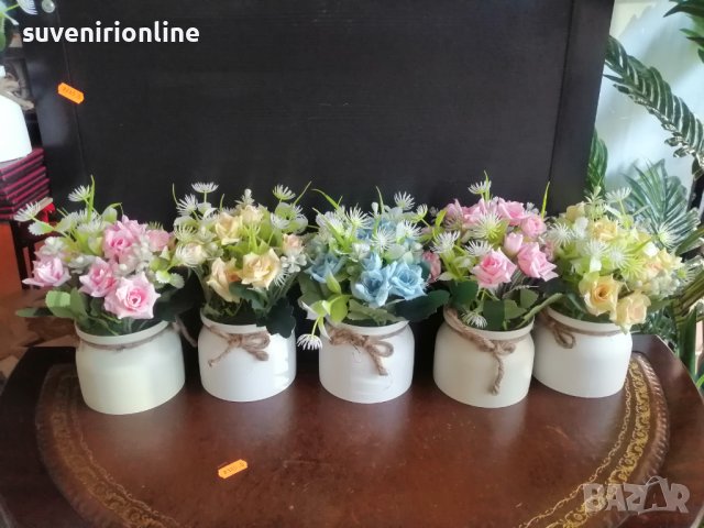 Изкуствени рози в кашпа 