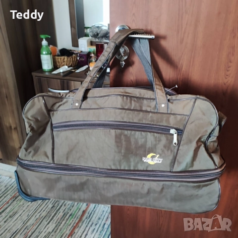 Голяма спортна чанта за пътуване с колелца и дръжка, тип куфар, снимка 2 - Чанти - 52940082