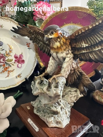 Порцеланова скулптура G. Armani Florence – Сокол, Италия, сертификат, снимка 10 - Декорация за дома - 54118168