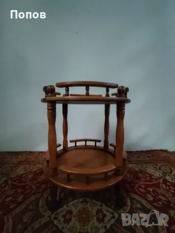 Масивна масичка на колелца