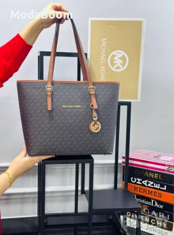 Michael Kors дамски чанти Различни цветове , снимка 8 - Чанти - 48885615