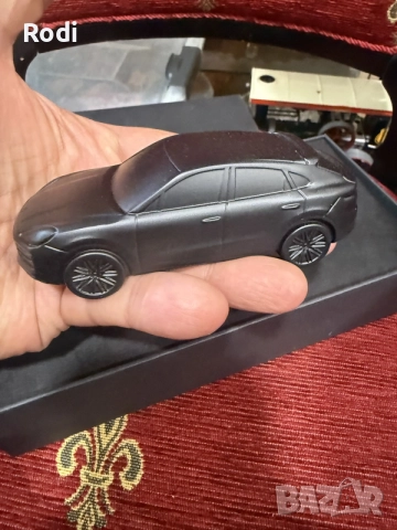 оригинален колекционерски модел Porsche Cayenne turbo, снимка 3 - Колекции - 55788599
