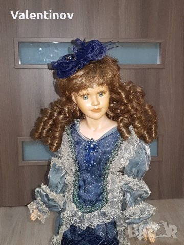 Порцеланова кукла със стойка , снимка 5 - Кукли - 44576311