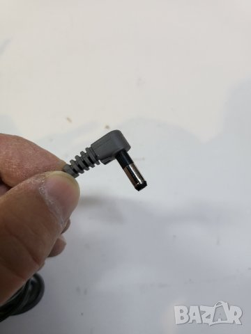 захранващ адаптер   5,5 волта  - / 0,5 ампера - стабилизирано с плюс в средата, снимка 2 - Друга електроника - 39568435