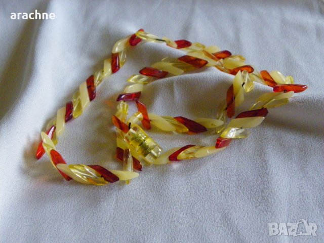 Колие от трицветен кехлибар, снимка 3 - Колиета, медальони, синджири - 36946280