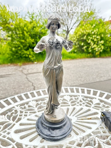 Луксозна бронзова статуетка „Девойка с цветя“ (34.5 см, 2.6 кг) – Подпис Pittaluga – Печат Paris