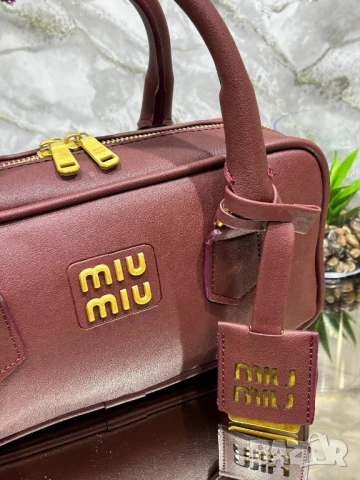чанти Miu Miu , снимка 11 - Чанти - 50595308