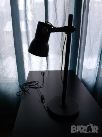 Метална настолна лампа