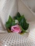 Готов букет с керамична ръчно рисувана кашпа и три броя сапунени ароматни рози , снимка 7