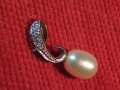 ИЗЯЩЕН ПЕРЛЕН СРЕБЪРЕН ПЕНДАНТ СРЕБРО 925 с БЯЛА ПОЗЛАТА и НАТУРАЛНА БЯЛА ПЕРЛА 43214, снимка 2