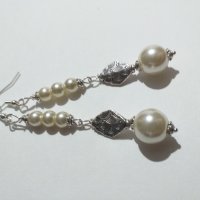 Красиви дълги обици с кристални перли и гравирани орнаменти в цвят Сребро , снимка 2 - Обеци - 35503681