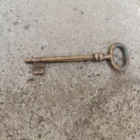 Стар бронзов ключ, снимка 1 - Антикварни и старинни предмети - 42823458
