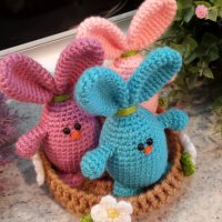 Великденски подаръци. Три зайчета в гнездото. Плетена играчка. Ръчно изработени., снимка 8 - Романтични подаръци - 39875113