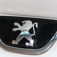 Предна емблема Peugeot 107 (2005-2012г.) 7531260H010 / Пежо 107, снимка 2 - Аксесоари и консумативи - 35298910