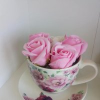 Комплект за подарък голяма чаша с чинийка и 5броя ароматни сапунени рози, снимка 4 - Декорация за дома - 37236736