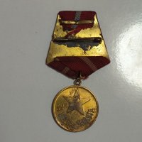 Медал ЗА БОЕВА ЗАСЛУГА 1950 г., снимка 2 - Антикварни и старинни предмети - 42854052