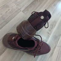 нови дамски обувки в цвят бордо 41номер 35лв, снимка 4 - Маратонки - 44595992