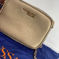 Златиста чанта Trussardi, снимка 2 - Чанти - 42686426